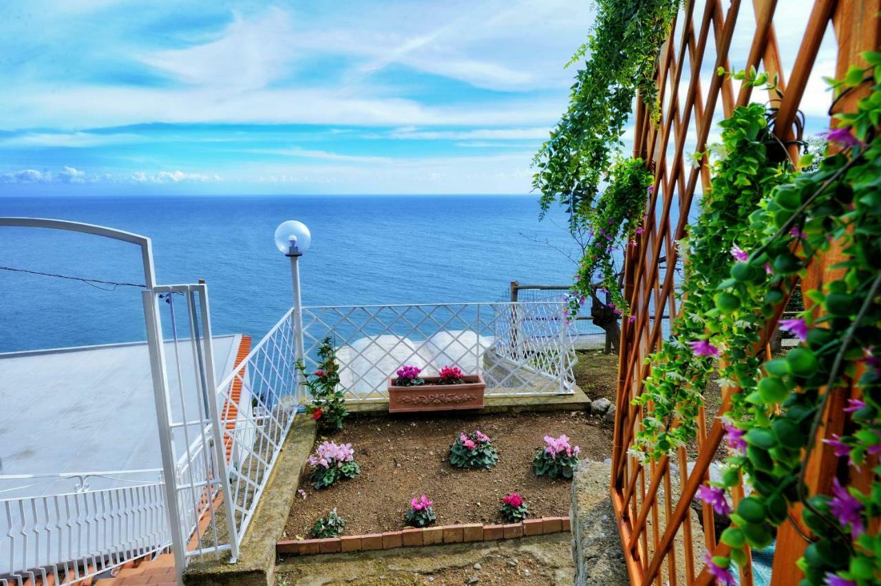 Chez Amelie Villa Amalfi Bagian luar foto